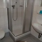 阿尔卑斯公寓 *